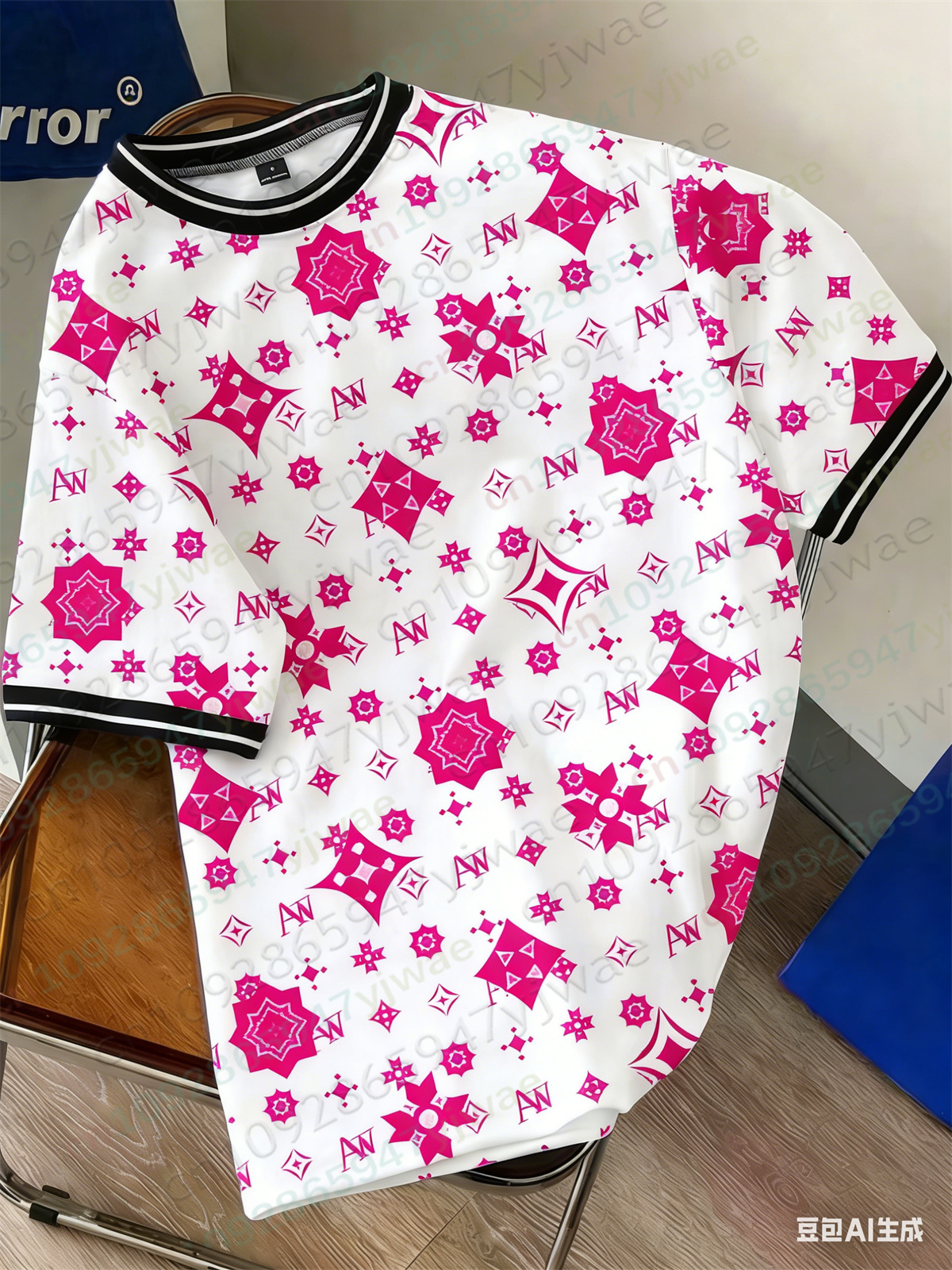 Luxury Monogram Print T-Shirt  - Streetwear Brand Marketing 评论和价格